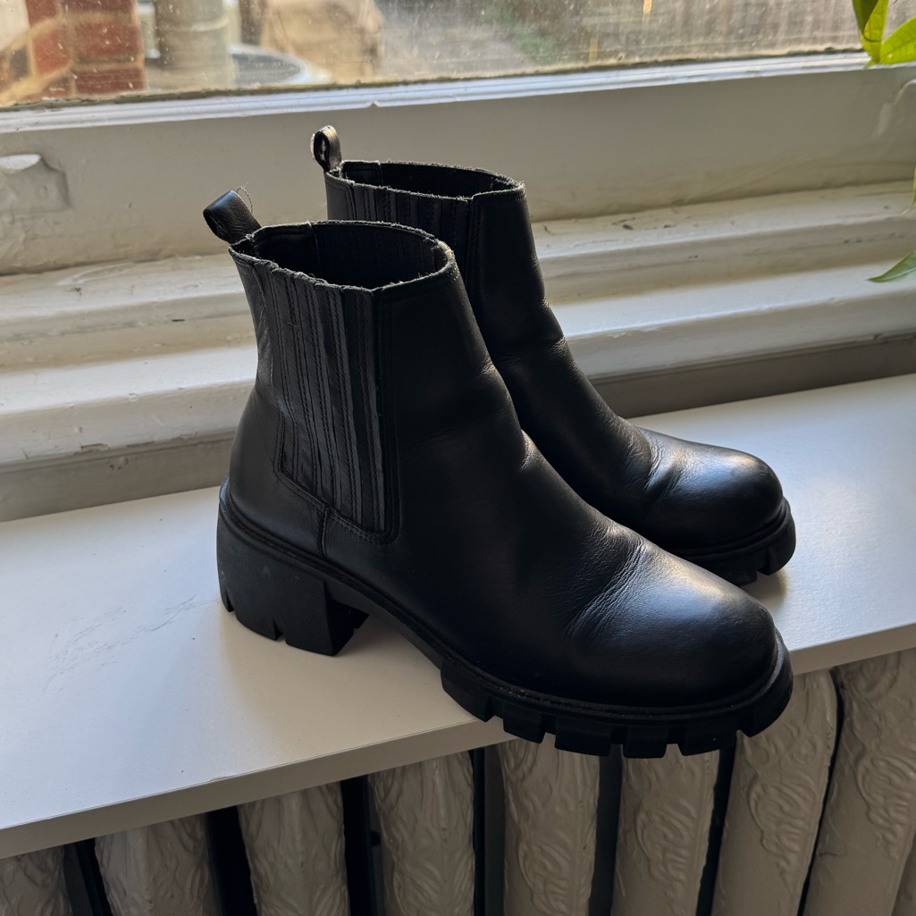 Steve Madden Black Ankle Booties With Chunky Sole